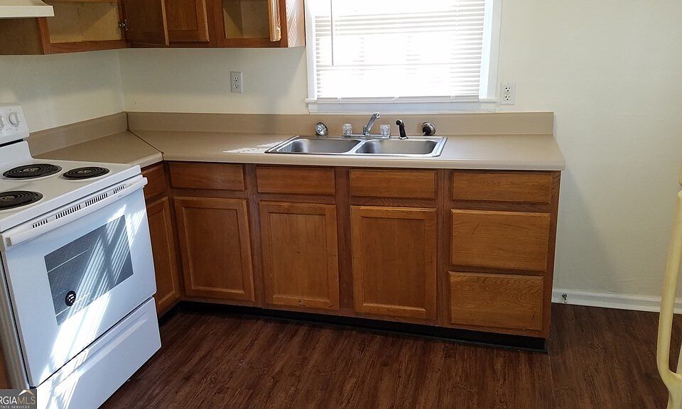 2nd image of 704 Freds Ln