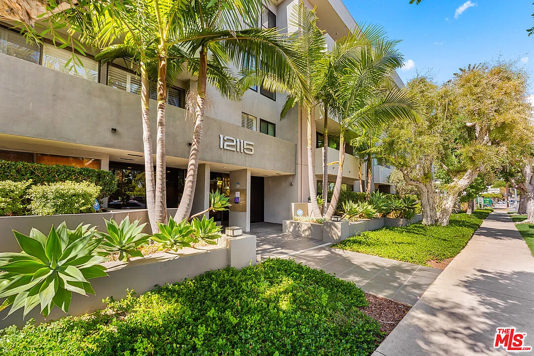 2 bed, 2.0 bath, 1571 sqft, $5,500 — Photo 1