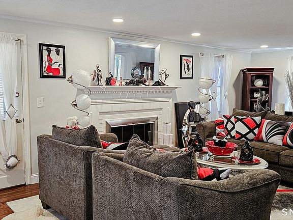4th image of 10 Penwood Road