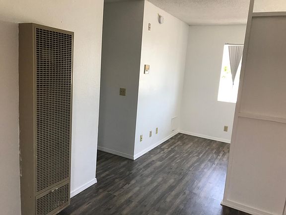 5th image of 11948 Hart St