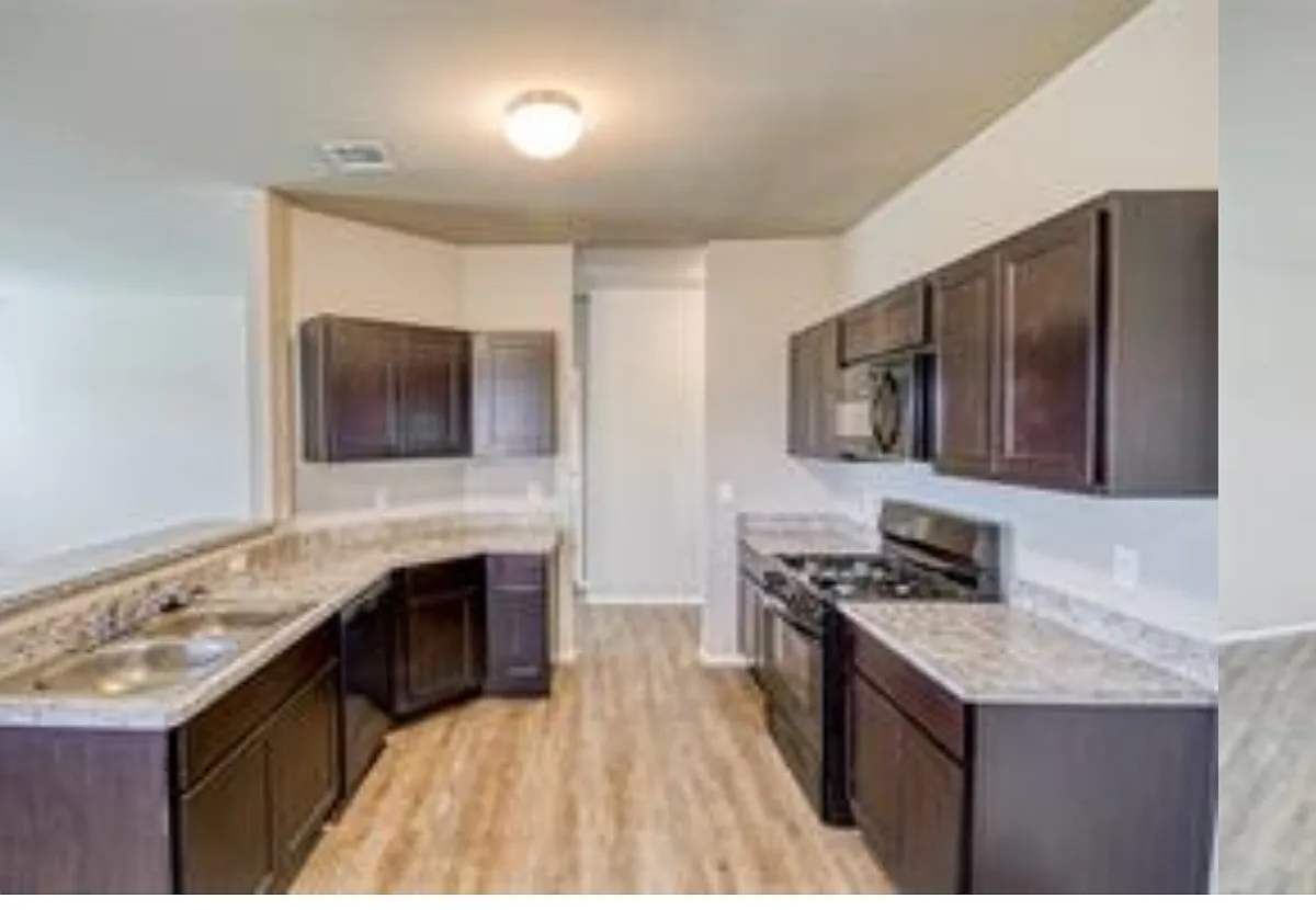Building Photo - 548 Fox Den Dr