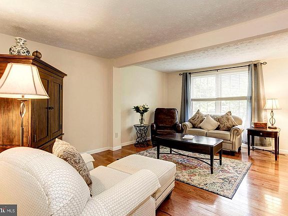 Living Room - Large Windows for Optimal Sunlight!