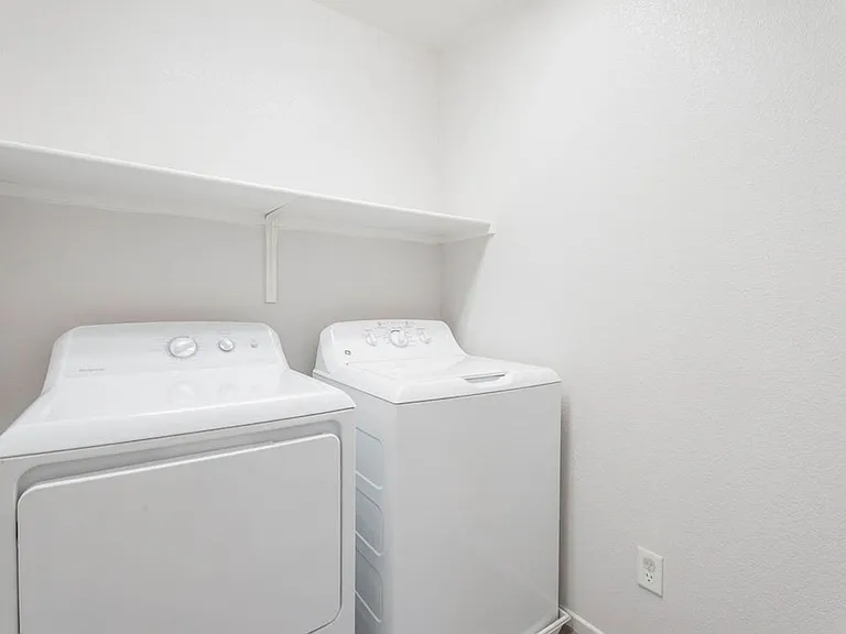 5531 Doubleday St — Photo 28