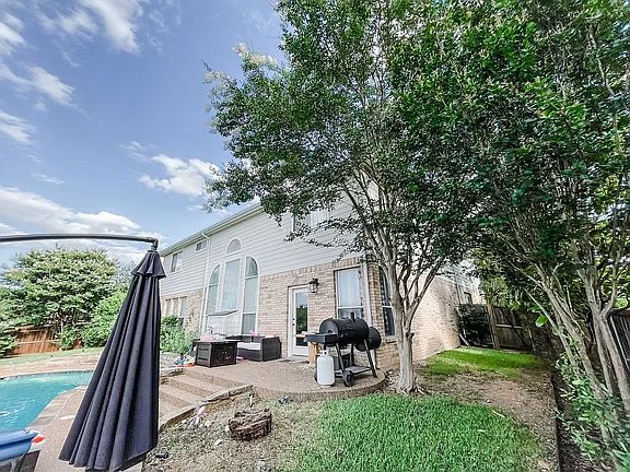 4th image of 8317 Summer Park Dr