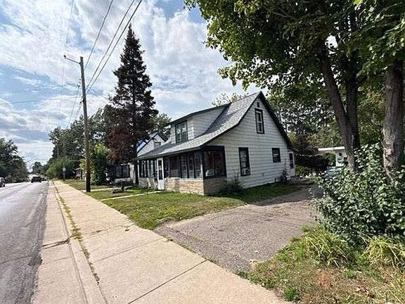 2nd image of 924 River St