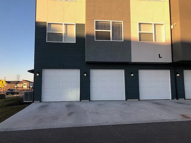 3 bed, 1207 sqft, $650 — Photo 2