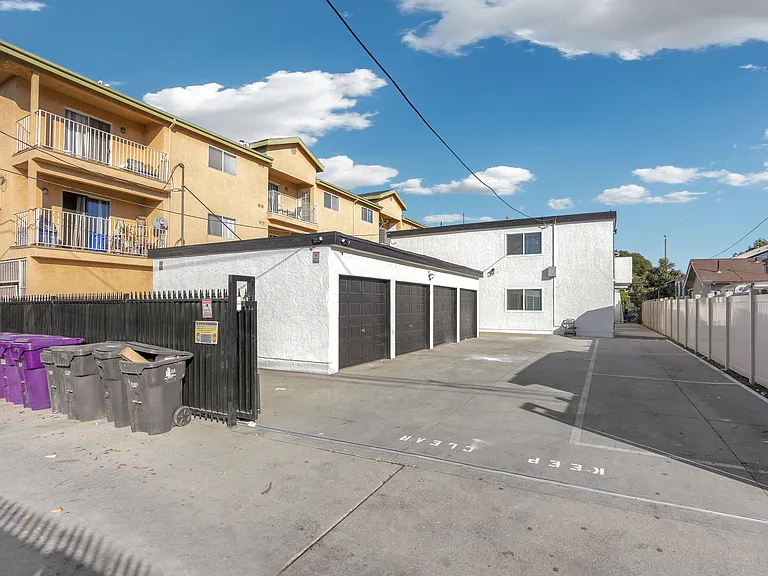 1075 Molino Ave #3 — Photo 22
