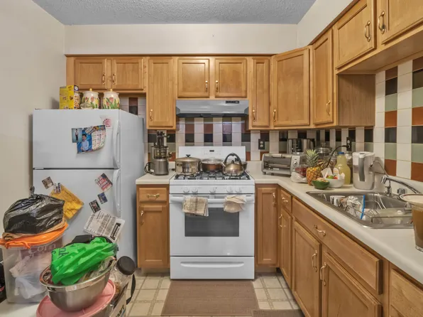 221 Macdougal Street image 8 of 18