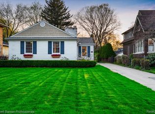 631 Washington Rd, Grosse Pointe, MI 48230