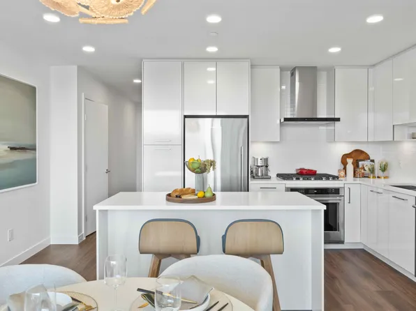 518 Clarke Rd #2101, Coquitlam, BC V3J 0S7