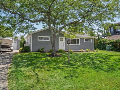 33 Dolphin Road, East Quogue, NY, 11942