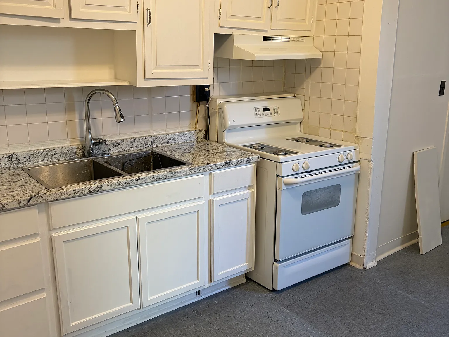 3 bed, 1.5 bath, 1232 sqft, $1,350 — Photo 3
