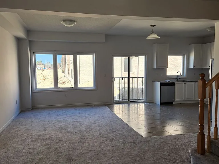 338 Russell St — Photo 6