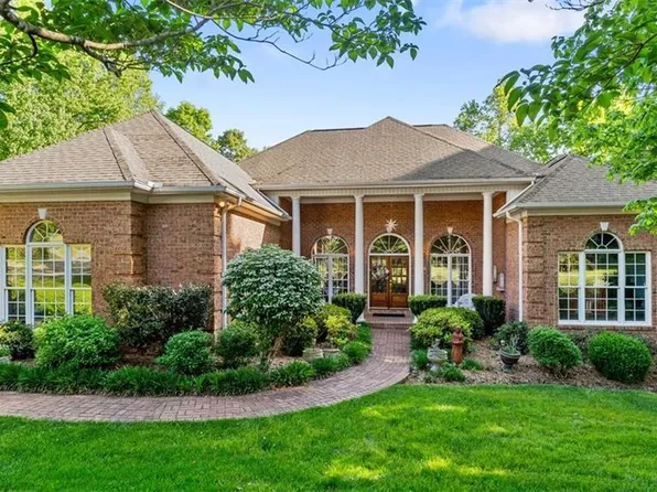 6806 Buckley Dr, Summerfield, NC 27358