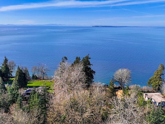 4th image of 8385 Semiahmoo Drive