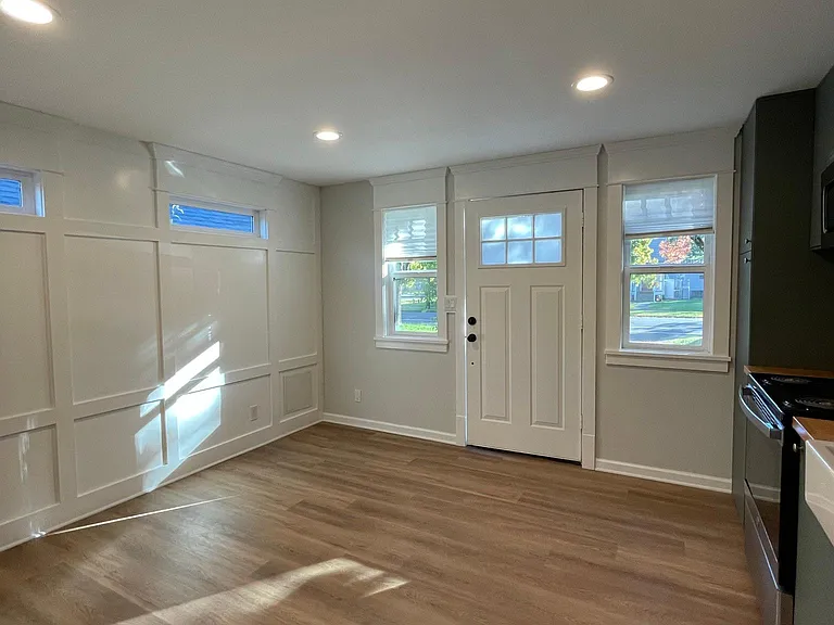1555A Summer St NE — Photo 4