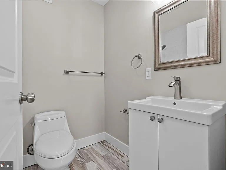 2142 N Percy St — Photo 14