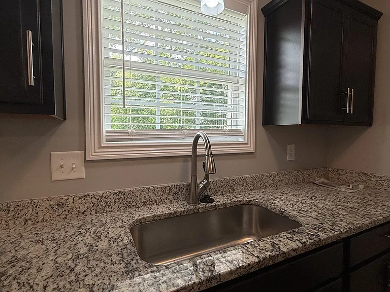 255 Illinois Ave — Photo 14