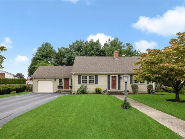 10 Apple Blossom Ln, Cranston, RI 02921