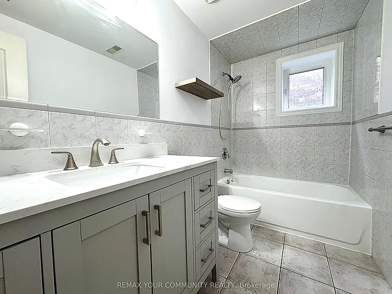 2417 Dundas St W #4 — Photo 6