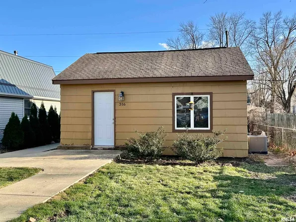 316 Zessin St, Creve Coeur, IL 61610