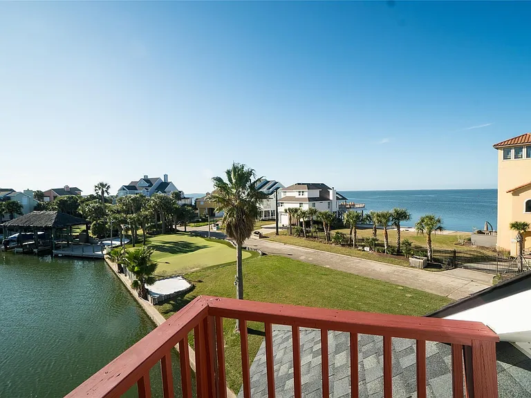 16619 Bayfront Dr — Photo 21