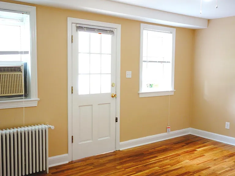 8210 Greenwood Ave — Photo 10