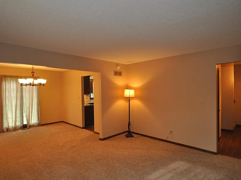 5807 SW 24th Ter — Photo 4