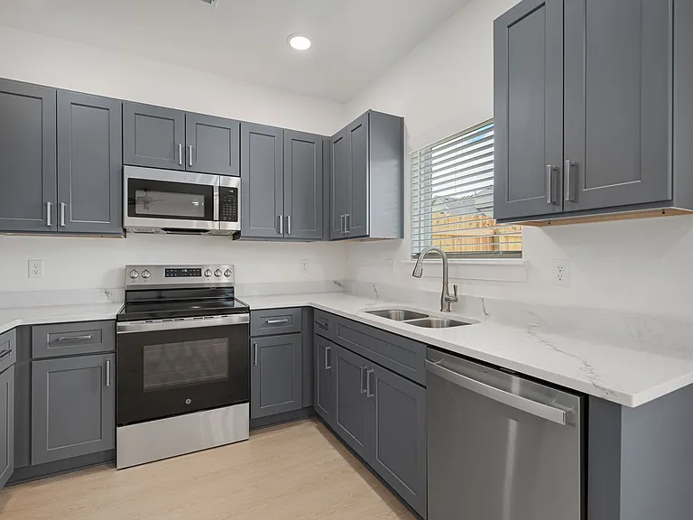 2713 SW Shackelton Ave #1 — Photo 61