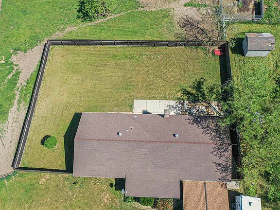 2nd image of 10458 Southworth Rd