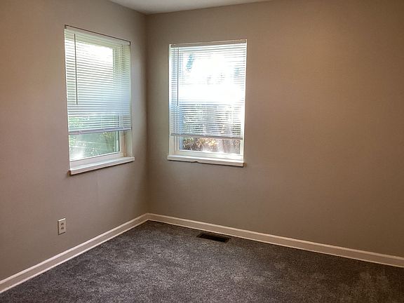4th image of 2616 Newport Ave #4