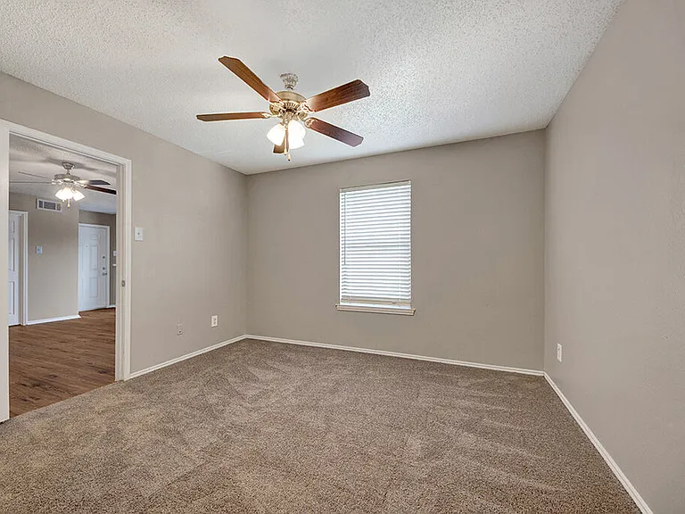 South Meadows Apartments — Photo 20
