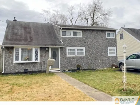 13 Spruce St, Carteret, NJ 07008