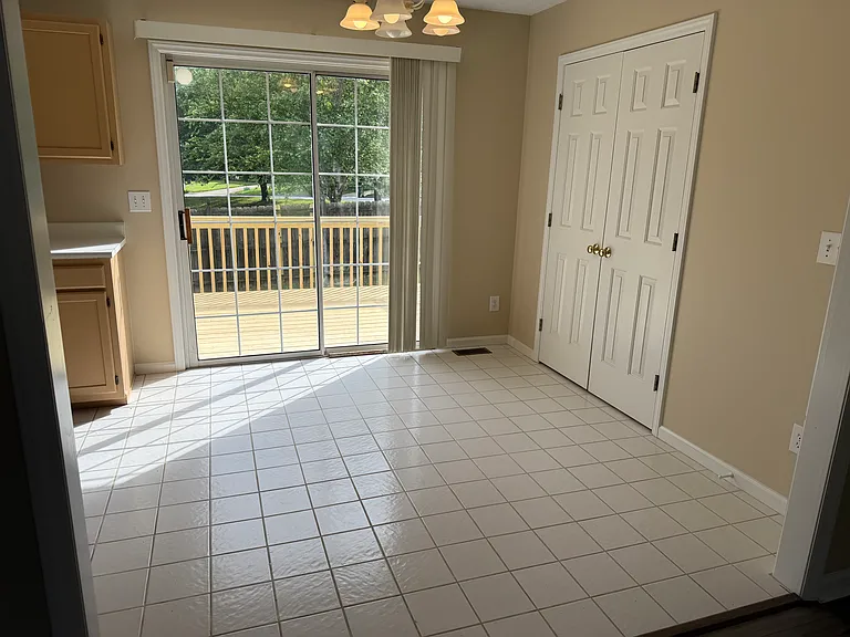 5800 Brockton Ct — Photo 7