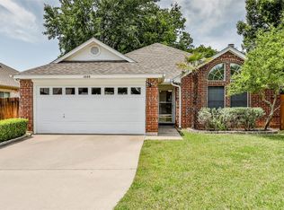 1808 Pine Ridge Dr, Bedford, TX 76021