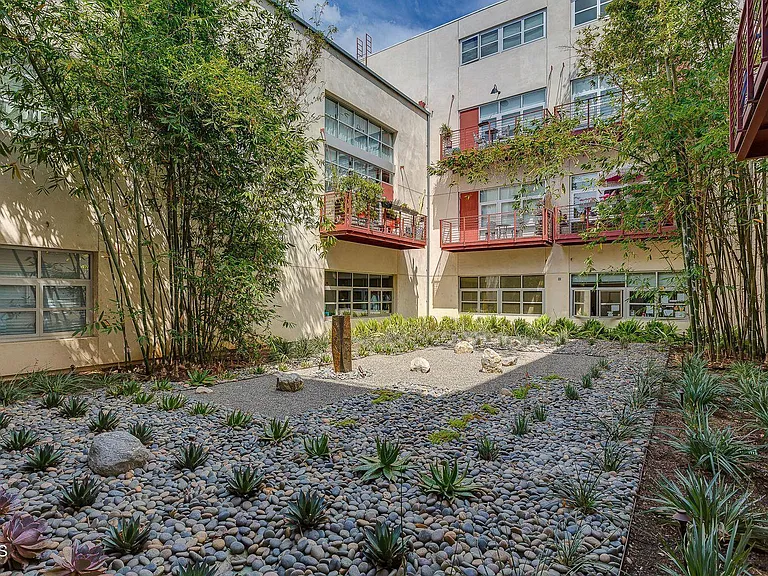 1010 Sycamore Ave #206 — Photo 3
