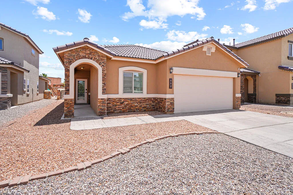 3 bed, 2.0 bath, 1389 sqft, $1,850 — Photo 1