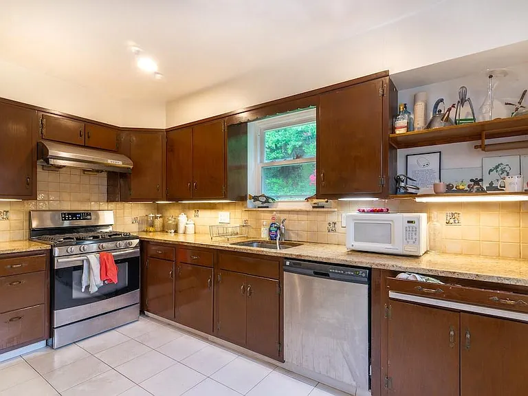 20 Dorchester Dr — Photo 6