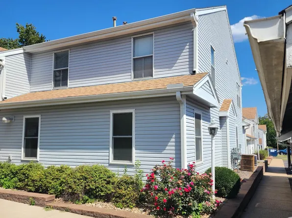 5827 SW 22nd Ter APT 2, Topeka, KS 66614
