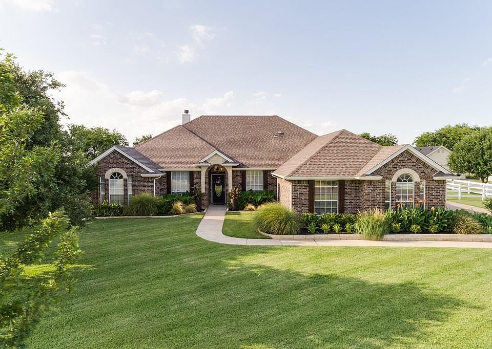 1st image of 1817 Meadow Springs Dr