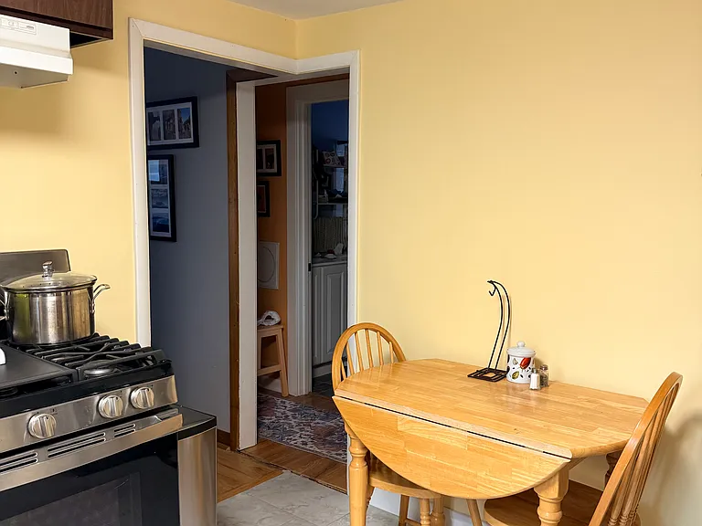 1818 Spohn Ave — Photo 6