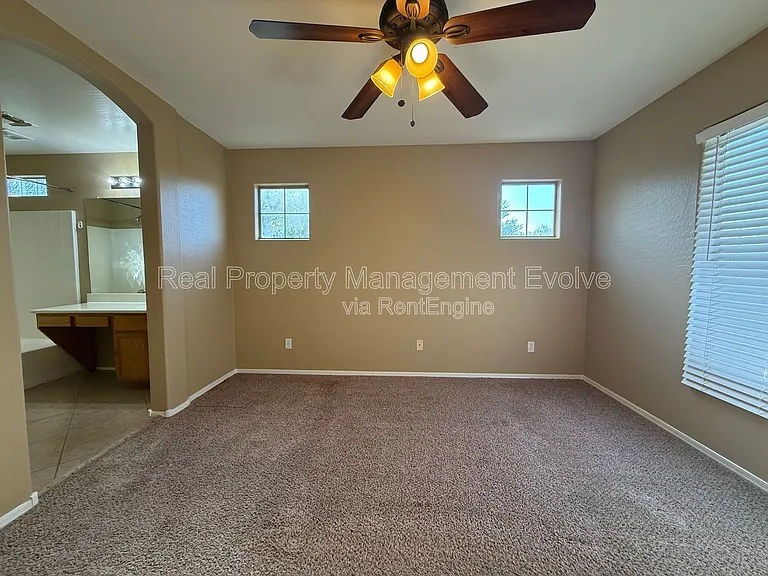 914 E Christine Pl — Photo 17
