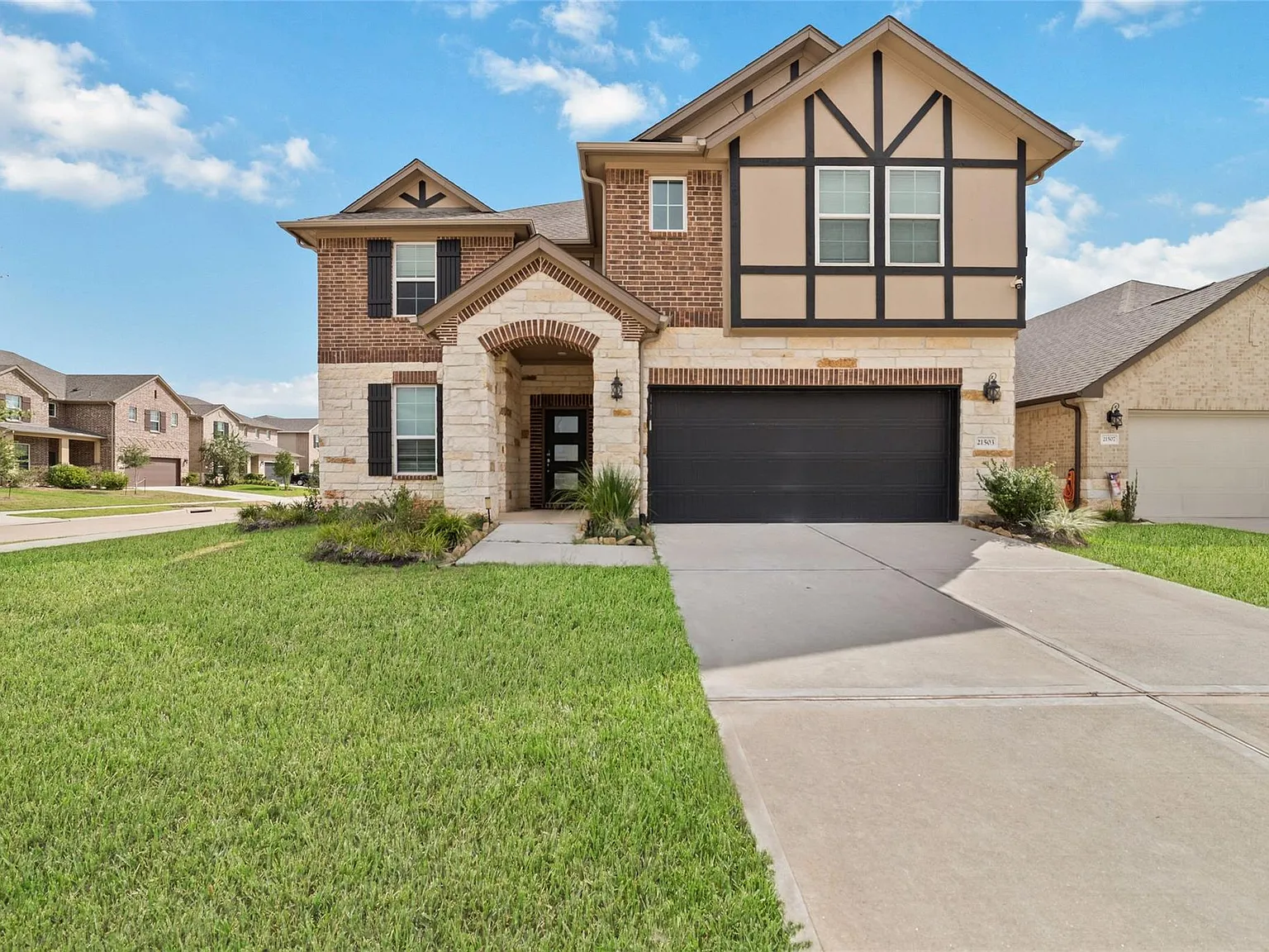 4 bed, 3.5 bath, 3237 sqft, $3,250 — Photo 1