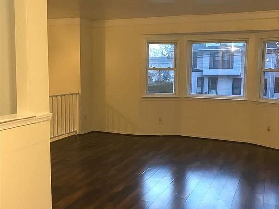 2nd image of 30 Hale Pl