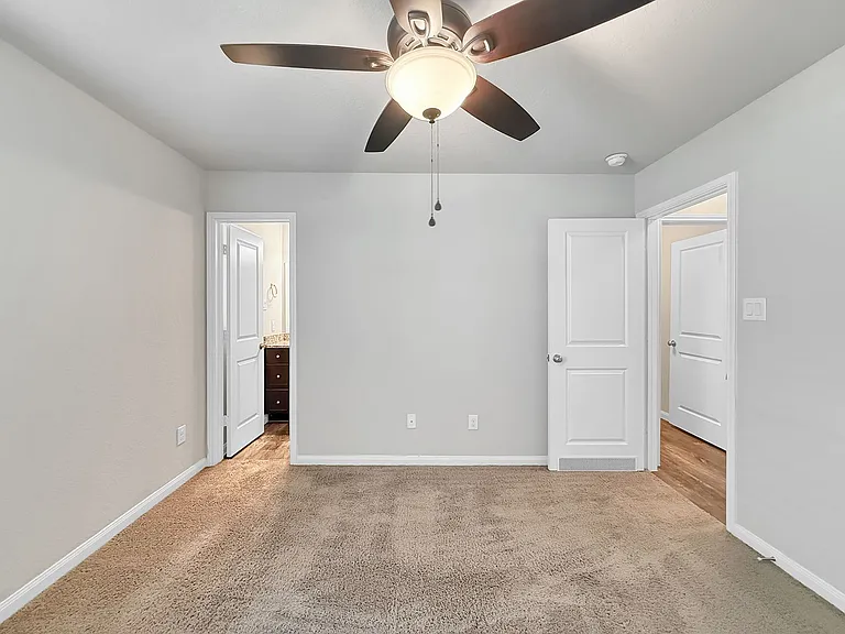 401 Utica Way — Photo 18