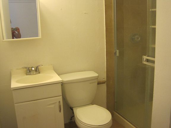 3rd image of 1605 Greenport Ave APT B