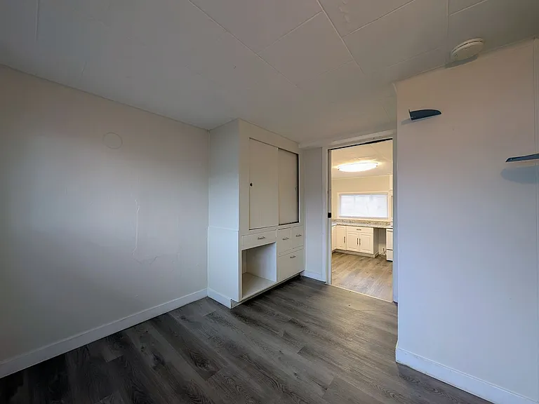 330 Roosevelt Ave — Photo 42