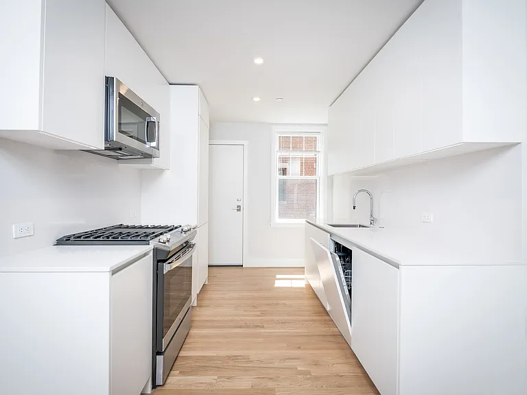 17 Forest St #17A04 — Photo 1