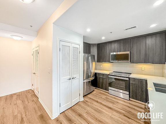 3rd image of 1601 India St Unit 217