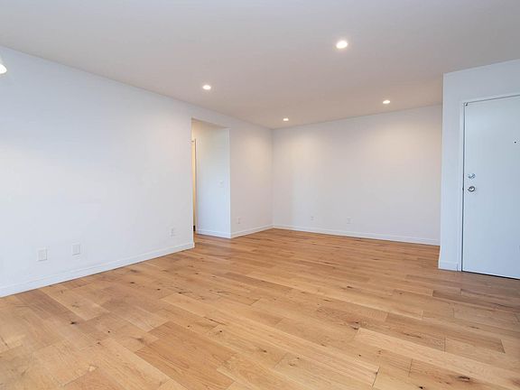 5th image of 3933 Marathon St APT 104B